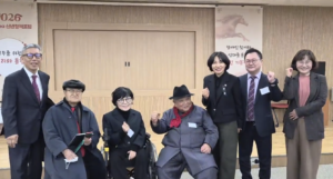 사진 2. 신년정책포럼 기념사진(나운환 위원장, 서미화 국회의원, 방귀희 이사장 등이 참여한 기념사진)